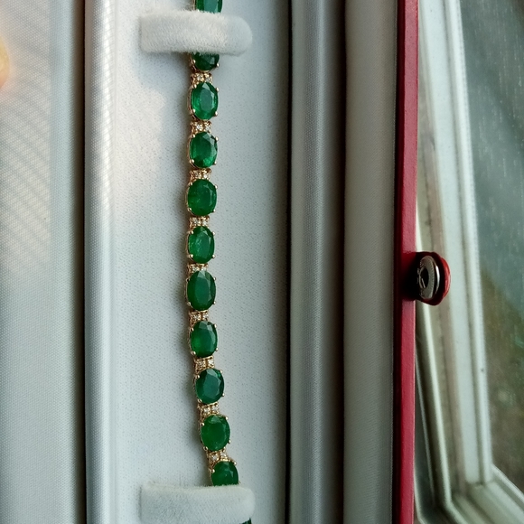 14KT Y/G 29CT Fabulous Emerald Diamond Bracelet - Picture 17 of 17